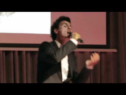 Un extrait a cappella de ''Le temps des cathédrales'' par Kirill Turichenko