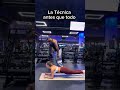Девушка раком и подходит  мужик / A girl is in a wrong pose and a man comes up to her