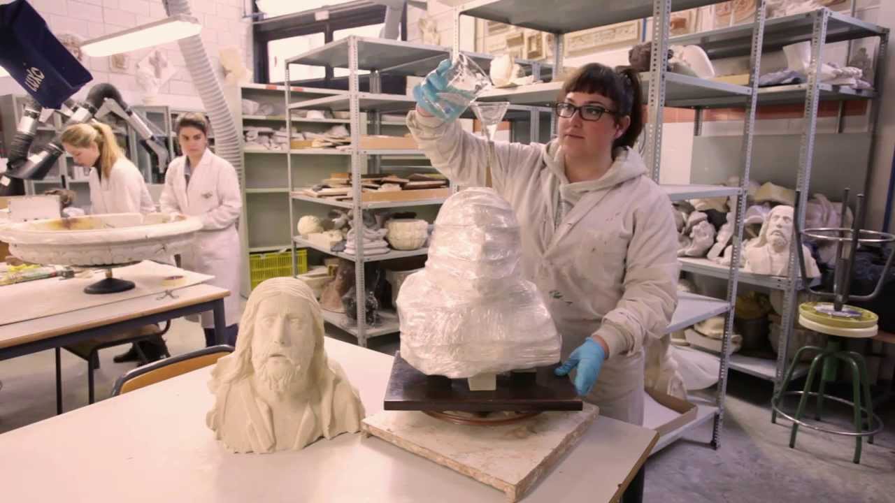 Título oficial de Grado en Conservación y Restauración de Bienes Culturales: aulas de la facultad