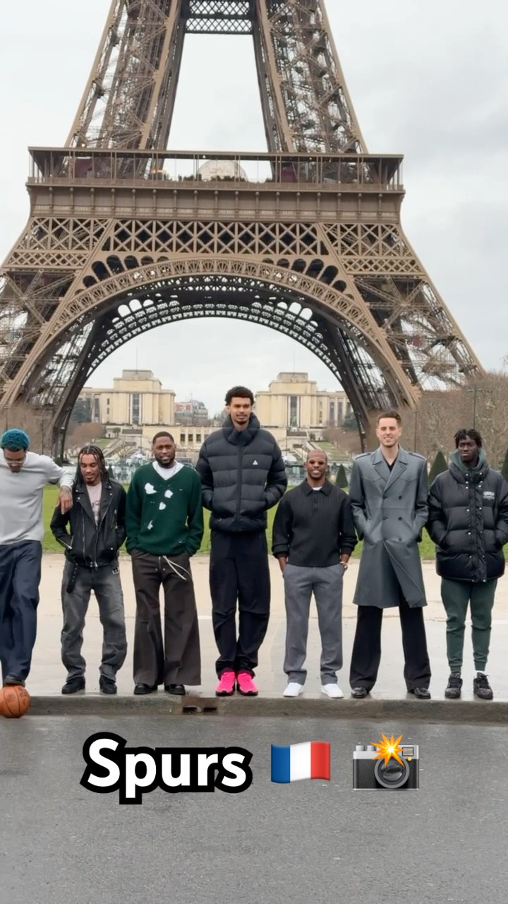 Spurs take a team portrait at the Eiffel Tower ??? #NBAParis