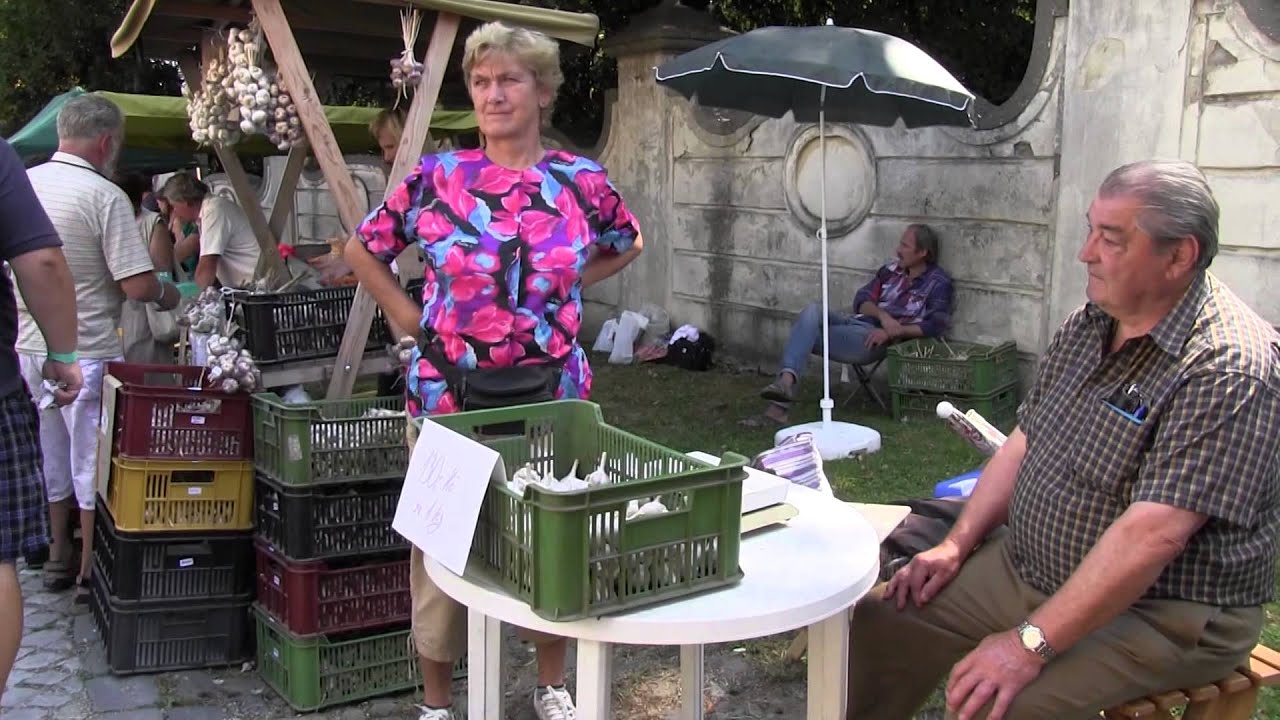 BUCHLOVICE-13.FESTIVAL ČESNEKU:mezi stánkaři