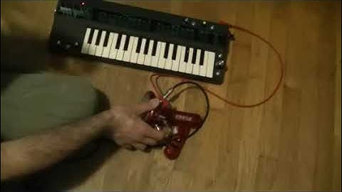 Circuit Bent Robot Voice Changer and Updated Mod on Yamaha PSS 130