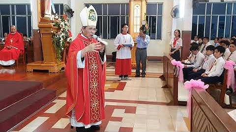 ĐC Giuse Bùi Công Trác kể chuyện về Đức Mẹ và Thánh GH GioanPhaolô II cho các em Thêm Sức