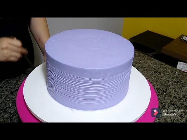 Bolo Branco com Glitter Roxo/Lilás duas decorações parecidas