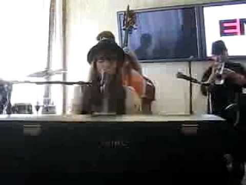 Diane Birch Performs 'Fools'