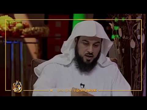 بول وغائط الإبل طاهر ويجوز الصلاة في مرابضها