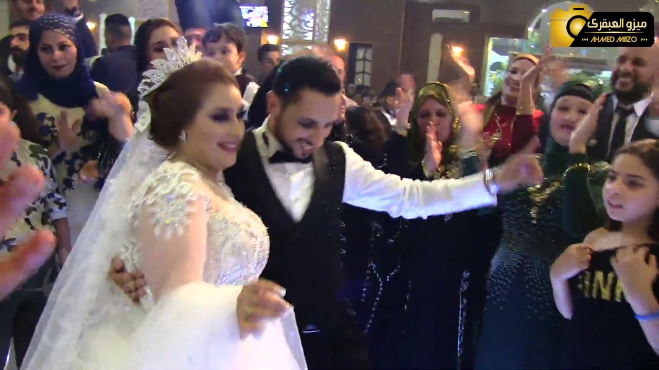 افراح المنصوره احمد عامل مرقص العريس و العروسه مع الكابيتانو حسام حسن