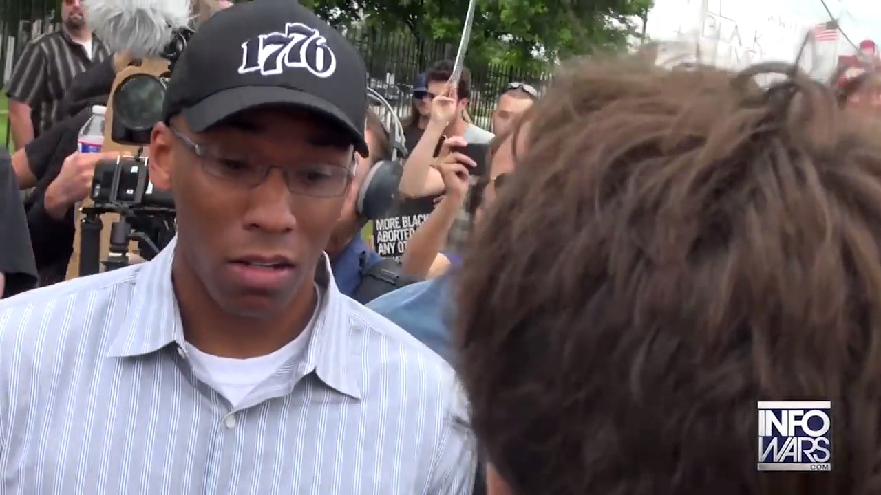 Gekke maniak valt onschuldige man aan zonder goede reden.