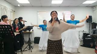 MAY GAGAWIN ANG DIYOS (Joyful Dance )