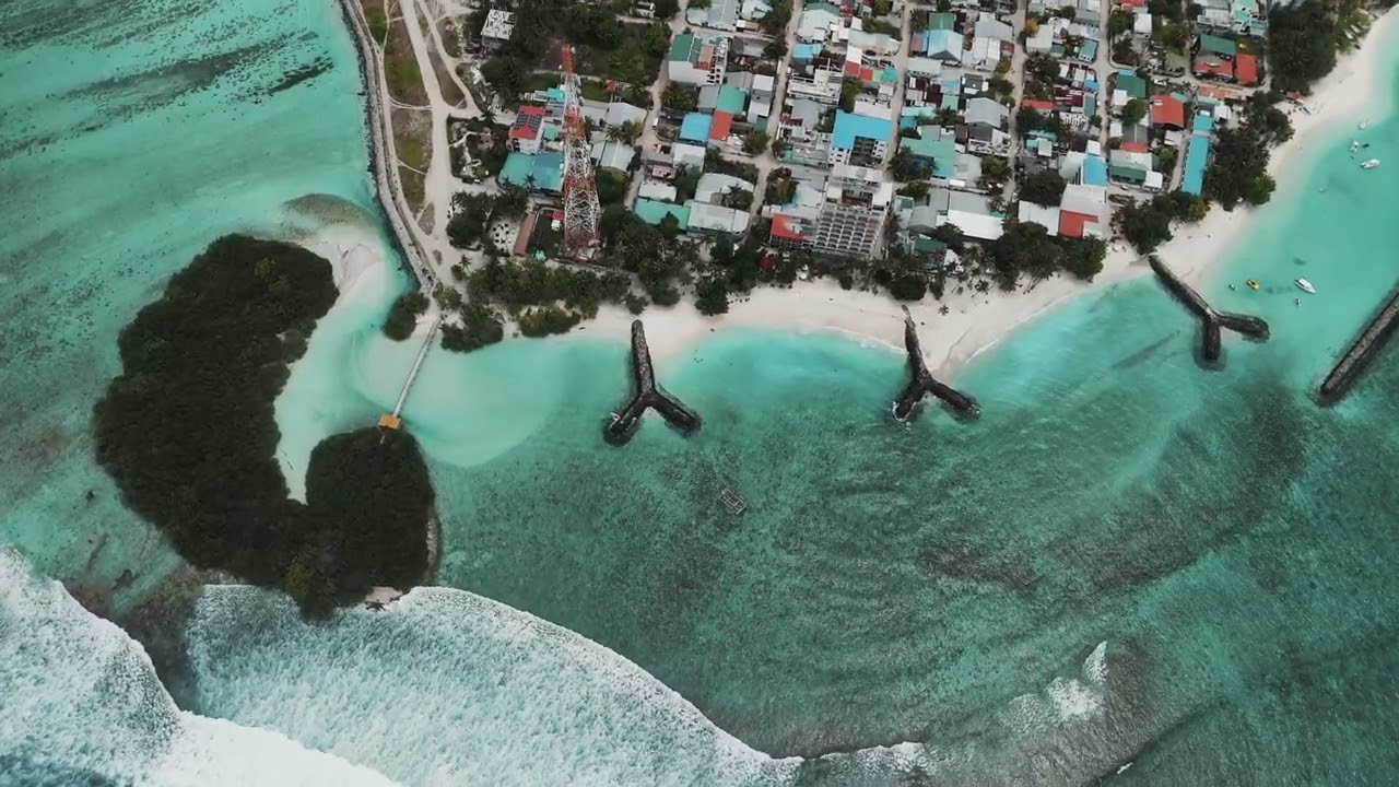 Bird’s eye view of Thulusdhoo island