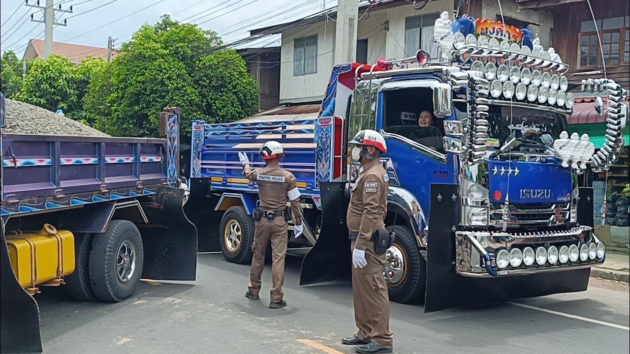 งานบุญสิงห์รถบรรทุกอิฐ หิน ปูน ทราย วัดเหนือ รัตนบุรี สุรินทร์ รถดั้มมีแต่คันสวยๆมากันเยอะมาก