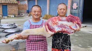 870買個大牛腿，柴火竈炖3小時，大口吃肉喝酒，真過瘾