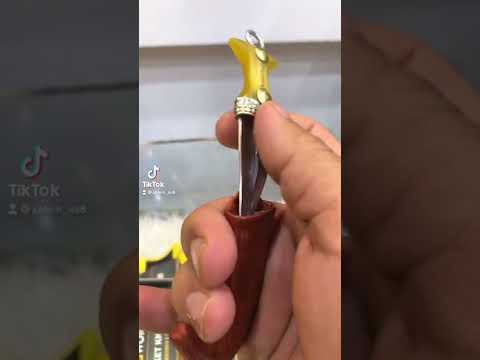 أصغر ميدالية جنبيه بسوق البلد نجران