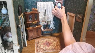 Furnishing an antique two-room doll's house with veranda (built around 1910)