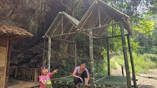 The girl roofing the house with bamboo put the pieces together