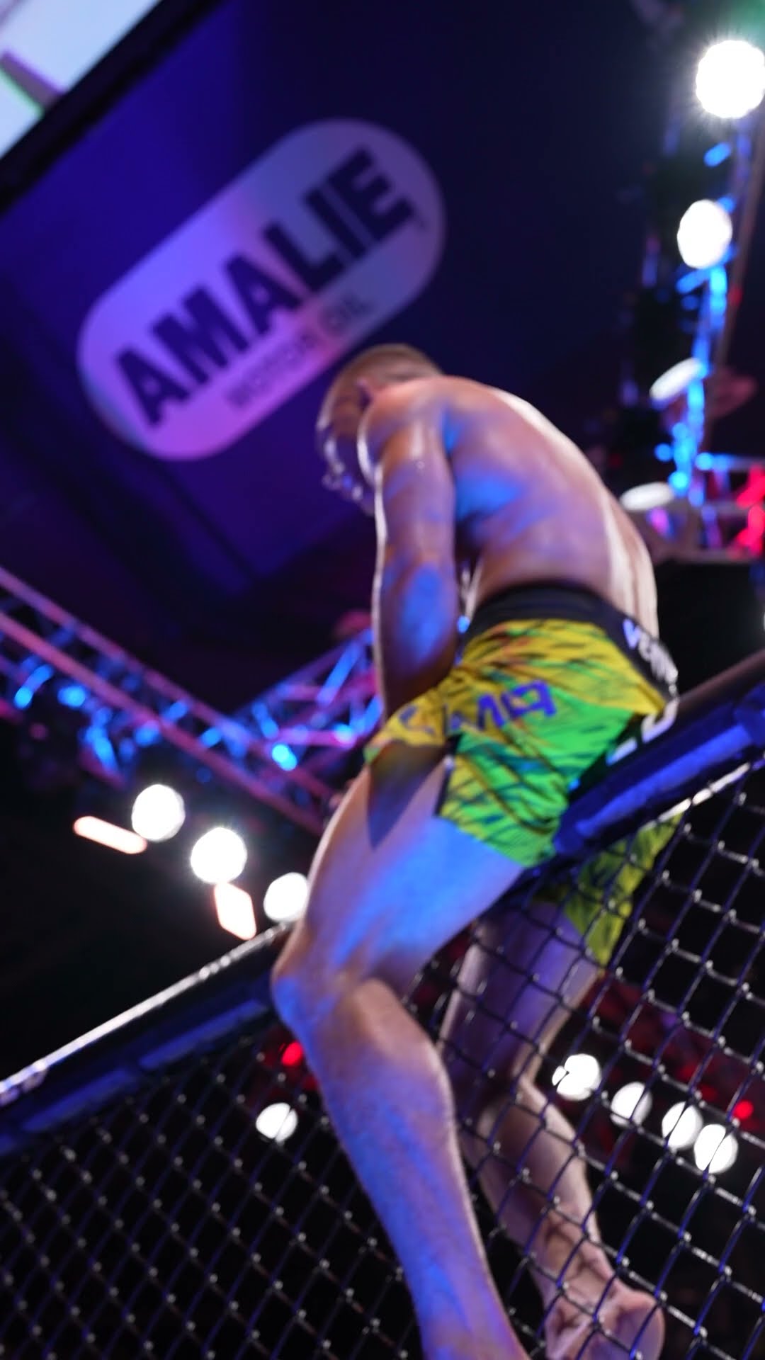 Felipe Lima gets the W ? #ufctampa