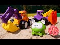 Игрушка Ам Ням закопал конфету в песочнице — Развивающее видео с игрушками для самых маленьких