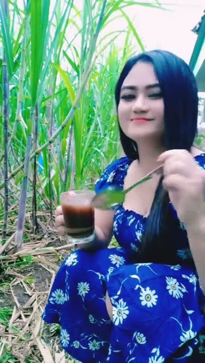 #shorts | wanita cantik bikin kopi di kebun |  perhatikan sendoknya!!