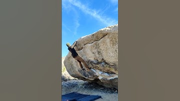 Joshua Tree Bouldering | Way of the Weasel (V2)