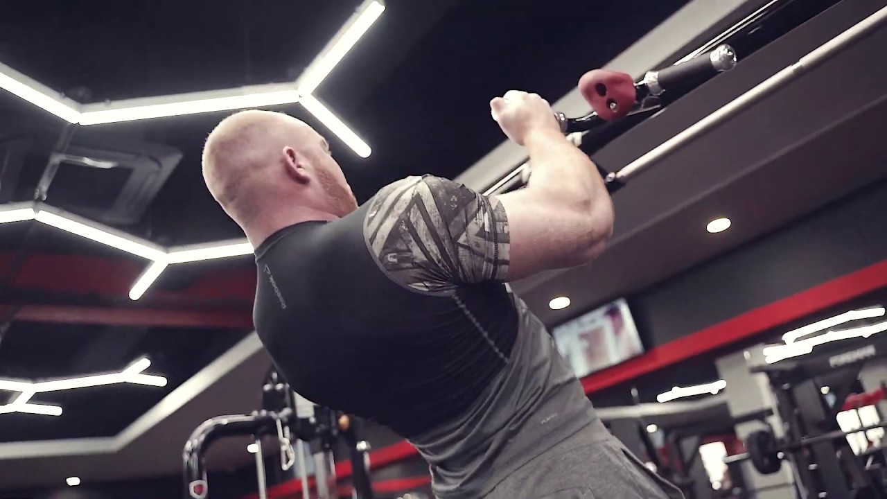 Спорт дистанционно. Romans gym иркутск. Женщина в спортзале. Video trainer. Женщина в спортзале.