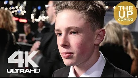 Finn Elliot at The Crown 2 premiere | Interview