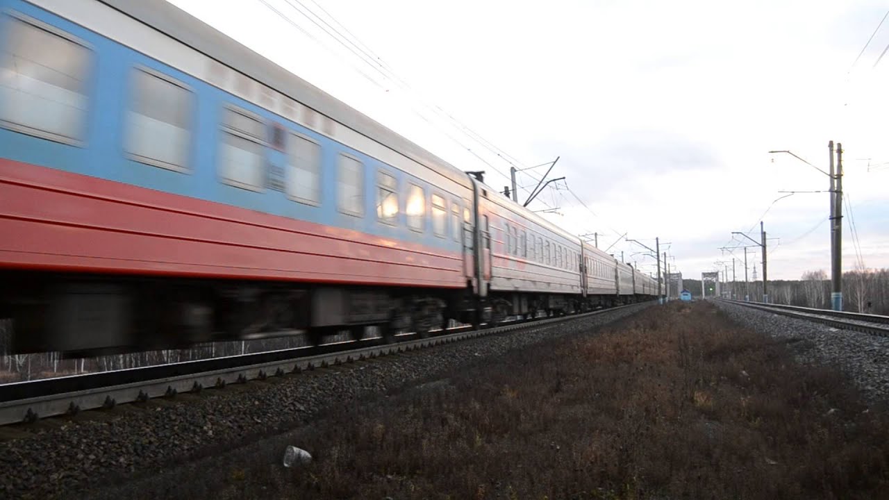 Движение поездов новый уренгой. 012я Ямал поезд. Поезд на вокзале в новом Уренгое. Поезд Ямал новый Уренгой Москва. Поезд номер 109 новый Уренгой-Москва.