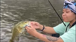 WATCH HOW THIS BIG [SMALLMOUTH BASS] BEND MY POLE!!!!