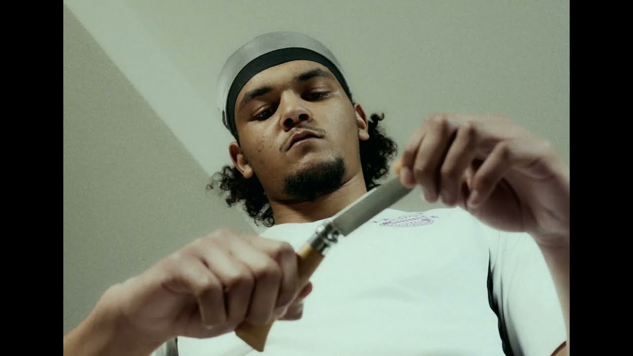 Watch DYSTO - SUPERMAN (Clip Officiel) on YouTube Watch DYSTO - SUPERMAN (Clip Officiel) on YouTube