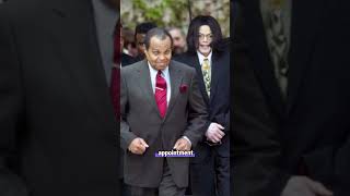 Did you notice theman who blockedJoe Jackson for Michael?#michaeljackson