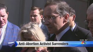 Anti-abortion activist charged in Planned Parenthood videos free on bond