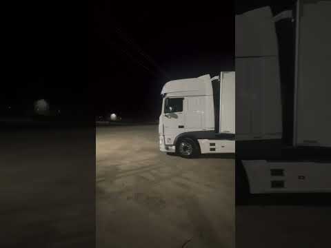 زمدگی و سخت نگیرید و از لحظه هاتون لذت ببرید راننده تریلی سنگینسواران