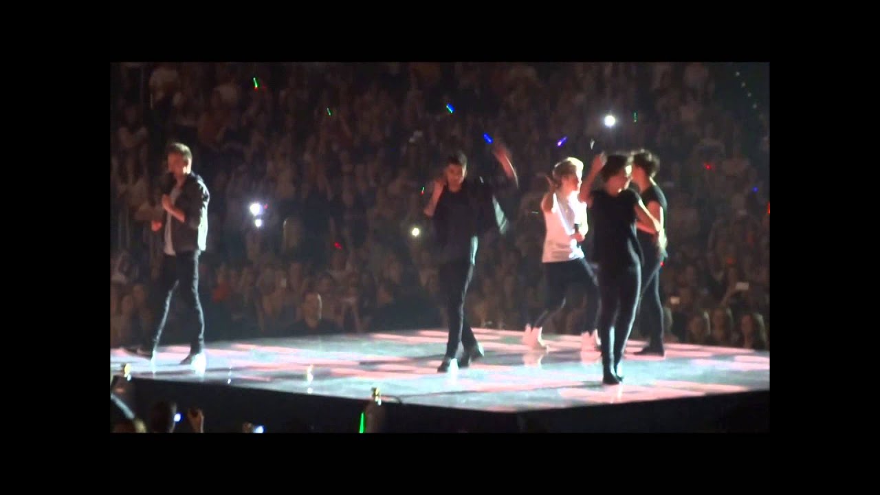 One Direction twitter questions + Niall kissing Liam Munich 5/17/13