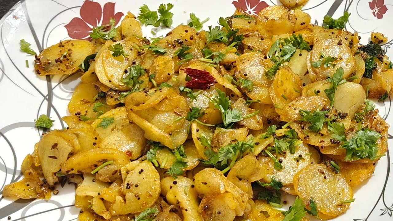 Aloo ki Sabji Green Mirchi Masala हरि मिर्ची में बनी हुई आलू की सब्जी 10मिनिट में बनाए घर पे 