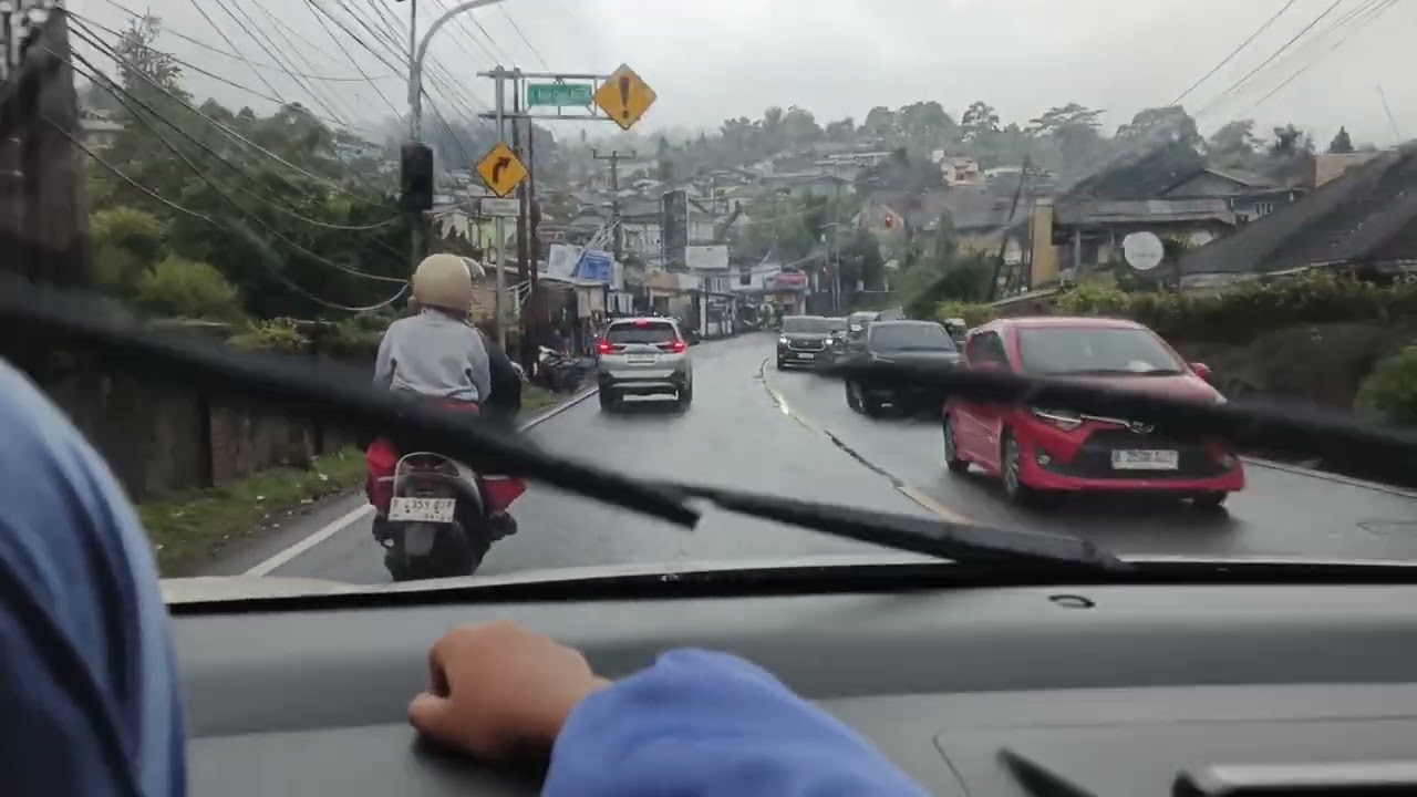 Suasana puncak bogor saat weekend