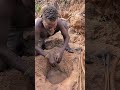Collecting water by digging the ground।जमीन खोदकर पानी इकट्ठा करना#shorts