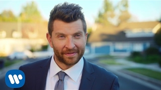 Video voorbeeld van "Brett Eldredge - Somethin' I'm Good At (Official Music Video)"