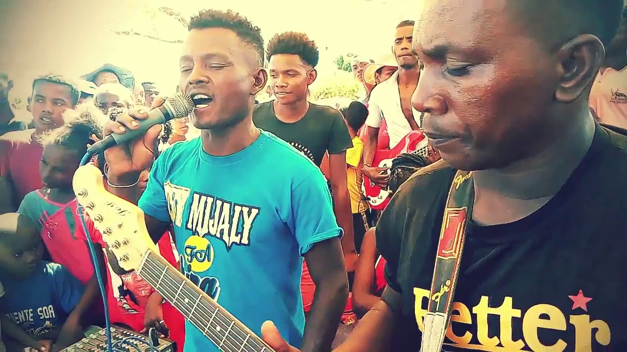 DEDAKY - MANEKITEKY (LIVE VERSION)