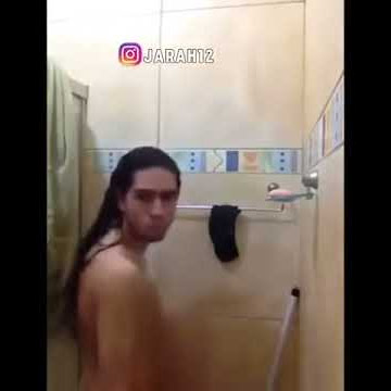 Skodeng awek mandi