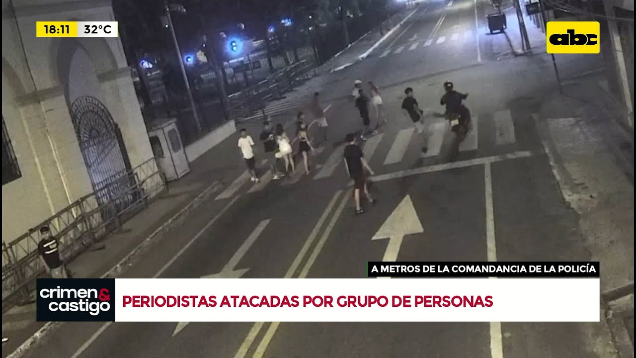 Así fueron atacadas dos periodistas por una turba a metros de la Comandancia