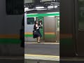 駆け込み乗車直前で扉が閉まり車掌にオネダリするも列車は出発（品川駅の東海道本線）