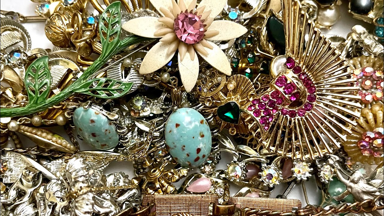 Huge Vintage Jewelry box Unboxing , Beautiful Vintage Jewelry Haul