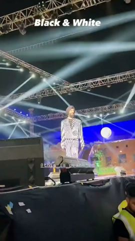 Diljit Dosanjh Throwing his Expensive Jacket During his Live Show 🔥💐