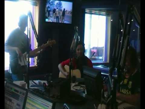 Riana Nel making up a song on the spot