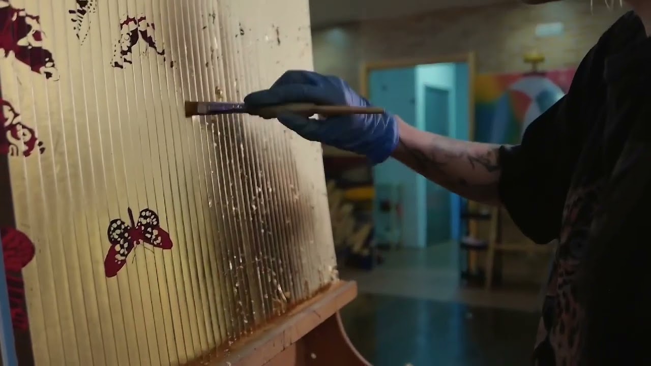 Vidéo : Atelier de dorure, dorure à la feuille d’or fin dans notre atelier