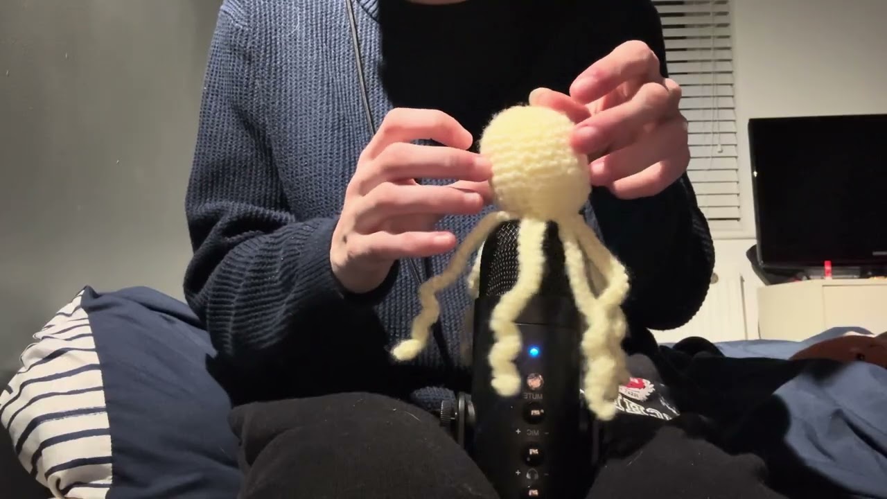 ASMR rubbing mic with various triggers