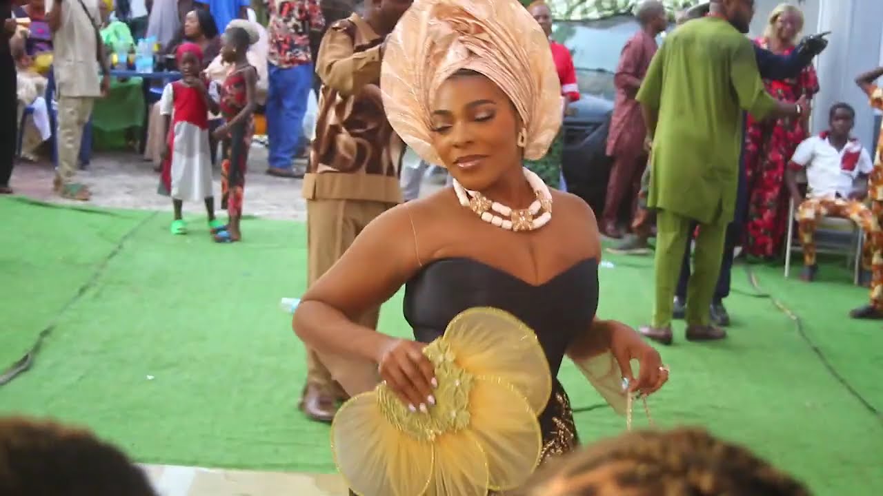 TRAILER VIDEO TRADITIONAL MARRIAGE OF CHIEF IKE ASHIOFU'S DAUGHTER IN ASABA, VERY WELL ATTENDED