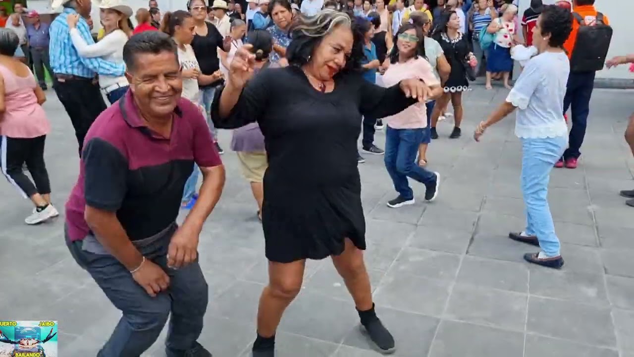 "La novia del pescador" andan con todo estas chicas...plaza hijas de tampico 💃💃💃🤪