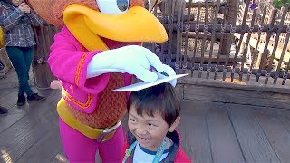 Panchito Writes His Sign With Putting A Color Paper On Kids Head Tokyo Disneysea