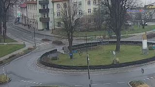 Braniewo: Citroen roztrzaskał się o schody budynku. Kierowca trafił do szpitala - 28.11.2021