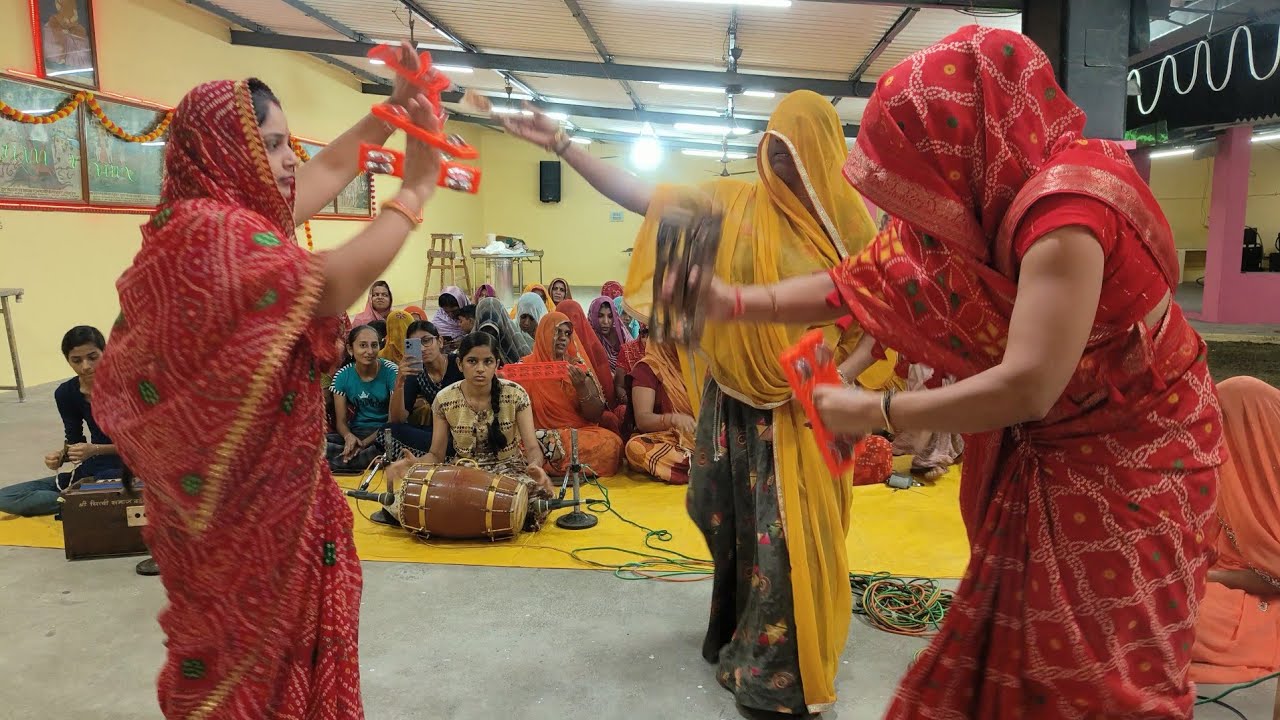 चंदा सुपजा रे बादल में बहुत ही प्यारी आवाज में भजन। गायक महिला मंडल मनली। कृपया सब्सक्राइब करें।।🙏🏻👌